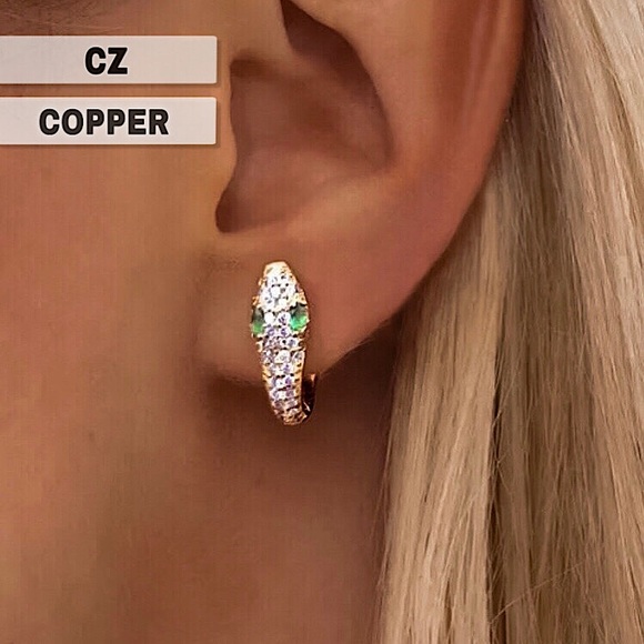 🔵𝟲𝟱%𝗢𝗙𝗙 𝗯𝘂𝗻𝗱𝗹𝗲𝘀 𝟯+🔵 NEW CZ Snake Delicate Huggies - Picture 1 of 15